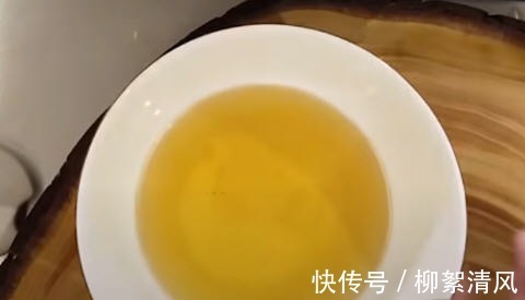 传统鲁菜油焖大虾怎么做,色泽鲜亮做法简单,美味又营养!