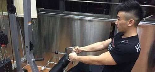 划水|背部肌肉不会练?这几个王牌动作,改善体型,加强背部肌肉有一套