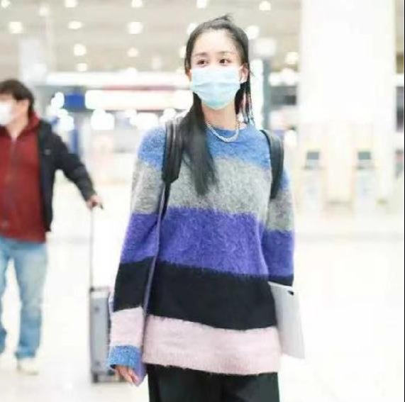 黑色阔腿裤的穿搭亮点，小姐姐这么穿，时尚又美丽