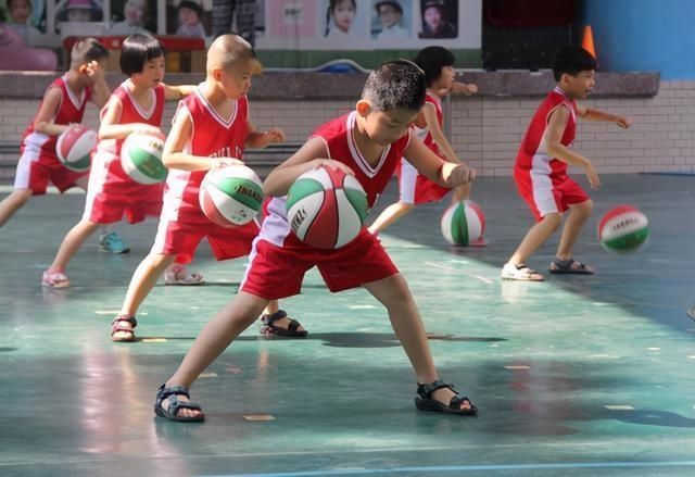 长高|孩子腿部有2个特点,是大长腿的“特征”,长得晚也能后来居上