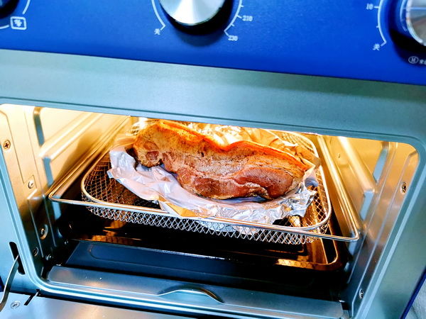 脆皮|不用油,也有酥香可口的脆皮五花肉,一下刀,酥脆到不行