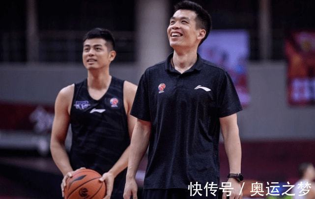 主教练|不进半决赛雅尼斯就下课?北京首钢正式表态,闵鹿蕾爱徒上任无望