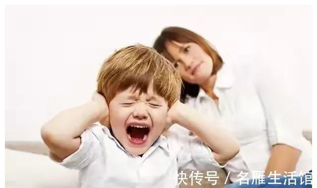 李玫瑾|孩子使劲哭闹时,打他你就输了,李玫瑾教授只用了4步,轻松搞定