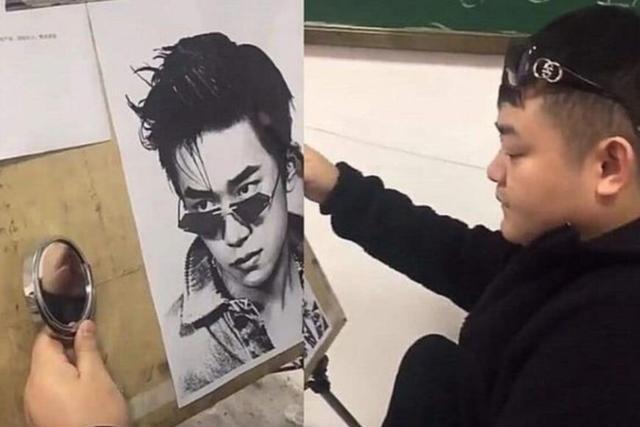 同学们$美术生“自画像”火了,老师看了直接给0分,本人和图片严重不符