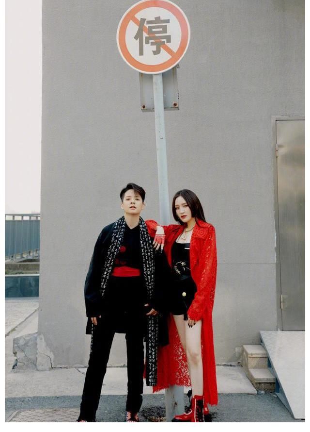 中国人的钱好挣？Amber参加央视网络春晚，吴尊让儿女在中国读书