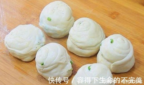 面团|最近这面食火了,家里有面粉就能做,外酥里软,比鸡蛋饼还好吃