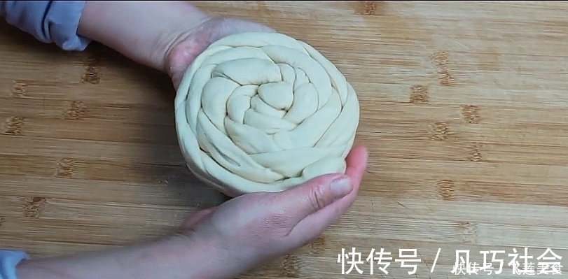 电饭锅不要只煮米饭了，教你用“电饭锅蒸馒头”，吃一次就上瘾