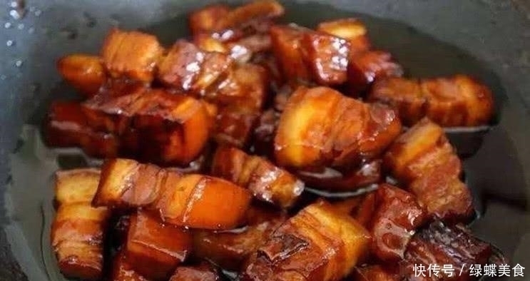 红烧肉一炒就柴？因为你只傻傻焯水！多加“1步”，肉才香又嫩。