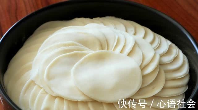 饺子皮别只会包饺子,教你特色新吃法,比包子简单,比饺子好吃