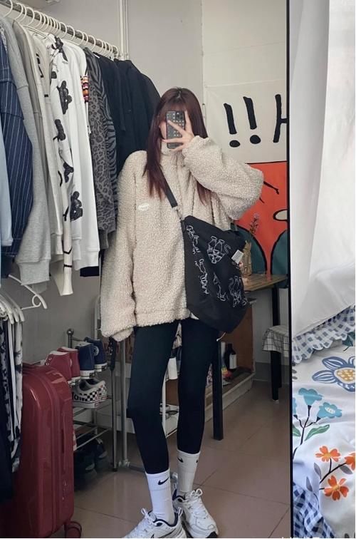 鲨鱼裤＋老爹鞋，今年秋冬超火的穿法，明星都很上头