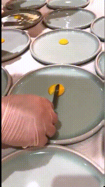 |搞笑GIF趣图:主人不让拆房子,我只能玩点廉价的了