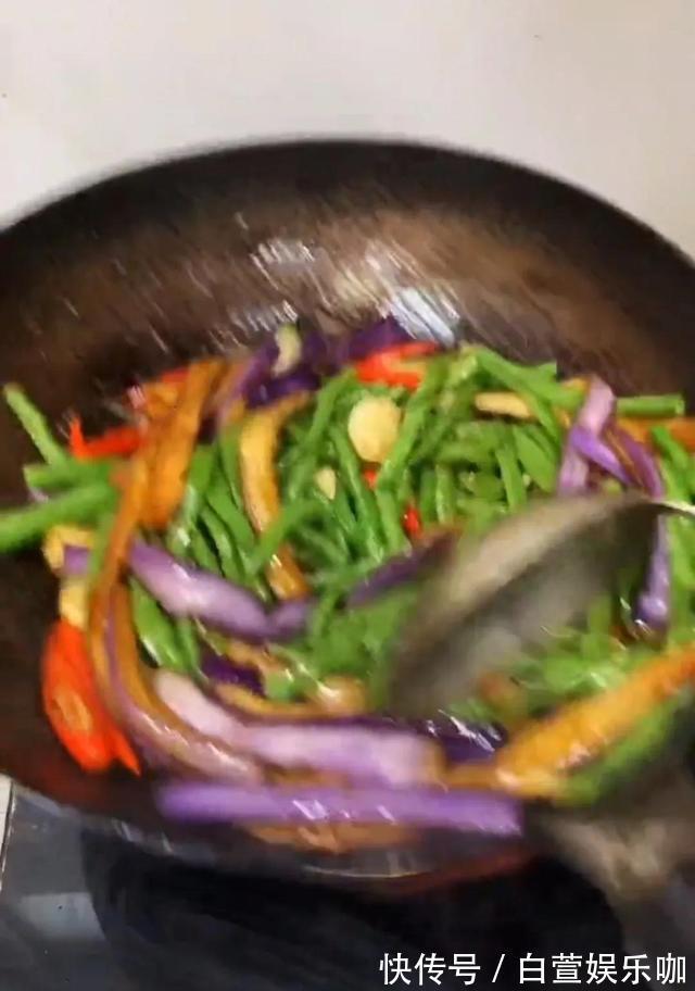 豆角烧茄子|今天美食,豆角烧茄子,在家自己做的饭店炒菜!能吃三碗大米饭
