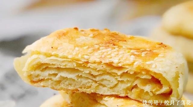 这个烧饼我都不敢经常做,不用发面、不用醒面,锅里烙一烙,连吃三个不过瘾!