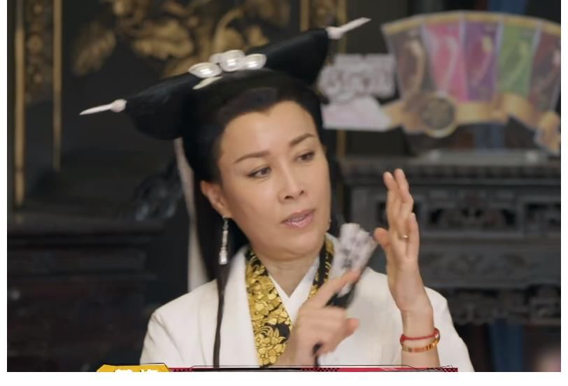 动作|杨紫现场秀隐藏技能，当她用手指变花，在场嘉宾都被吓得张大了嘴