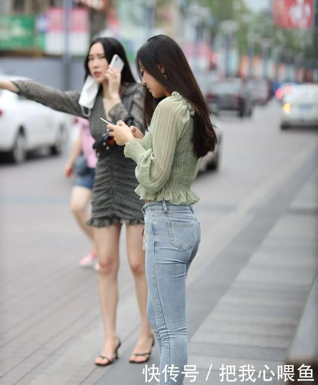 绿蓝色|简单装扮的瑜伽裤显得干净挺阔,气质十分出众,端庄大气