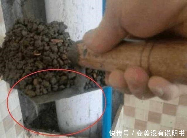 隔音|卫生间包水管,师傅说几块瓷砖一根卡条就能解决,简单好看又隔音!