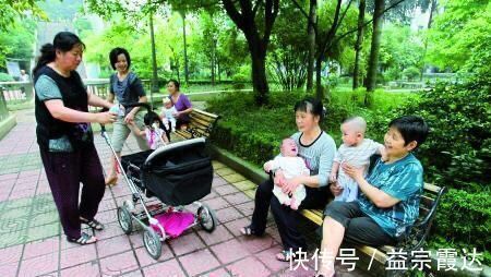 父母|为什么宝宝看到“某个人”会突然大哭?不是迷信,父母要心中有数