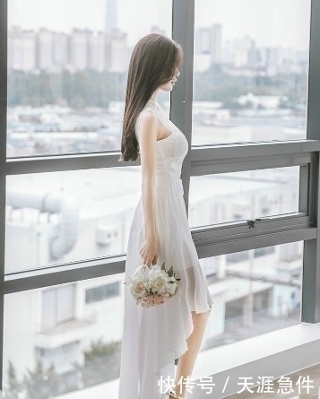 性感|性感写真：披肩长发美女白纱裙气质冷艳，尽显女性魅力