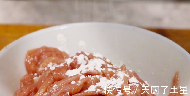 猪肉不管做啥菜，最忌放这3种调料，难怪猪肉又腥又柴不好吃！