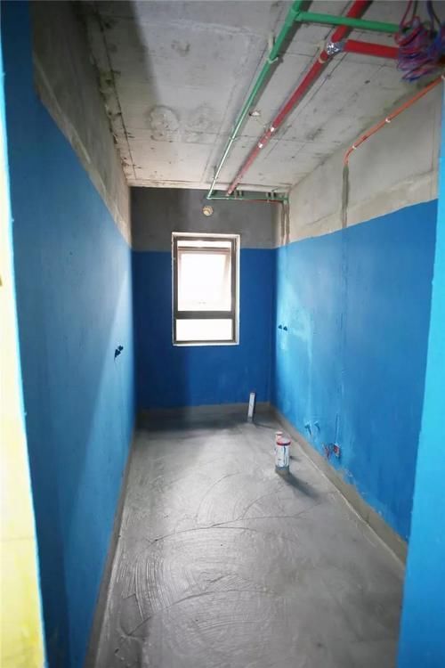 墙面砖|入住不到一年,墙砖哗哗往下掉,维修工人:施工时关键步骤忘了做