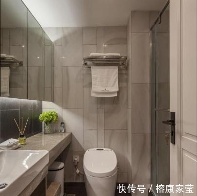 收纳|你家马桶上还在挂毛巾架吗?建议学学年轻人的方法,精致又好用