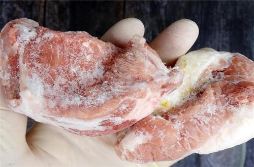 解冻肉“最怕”直接用水泡,教您4个小方法,冻肉变成“小鲜肉”