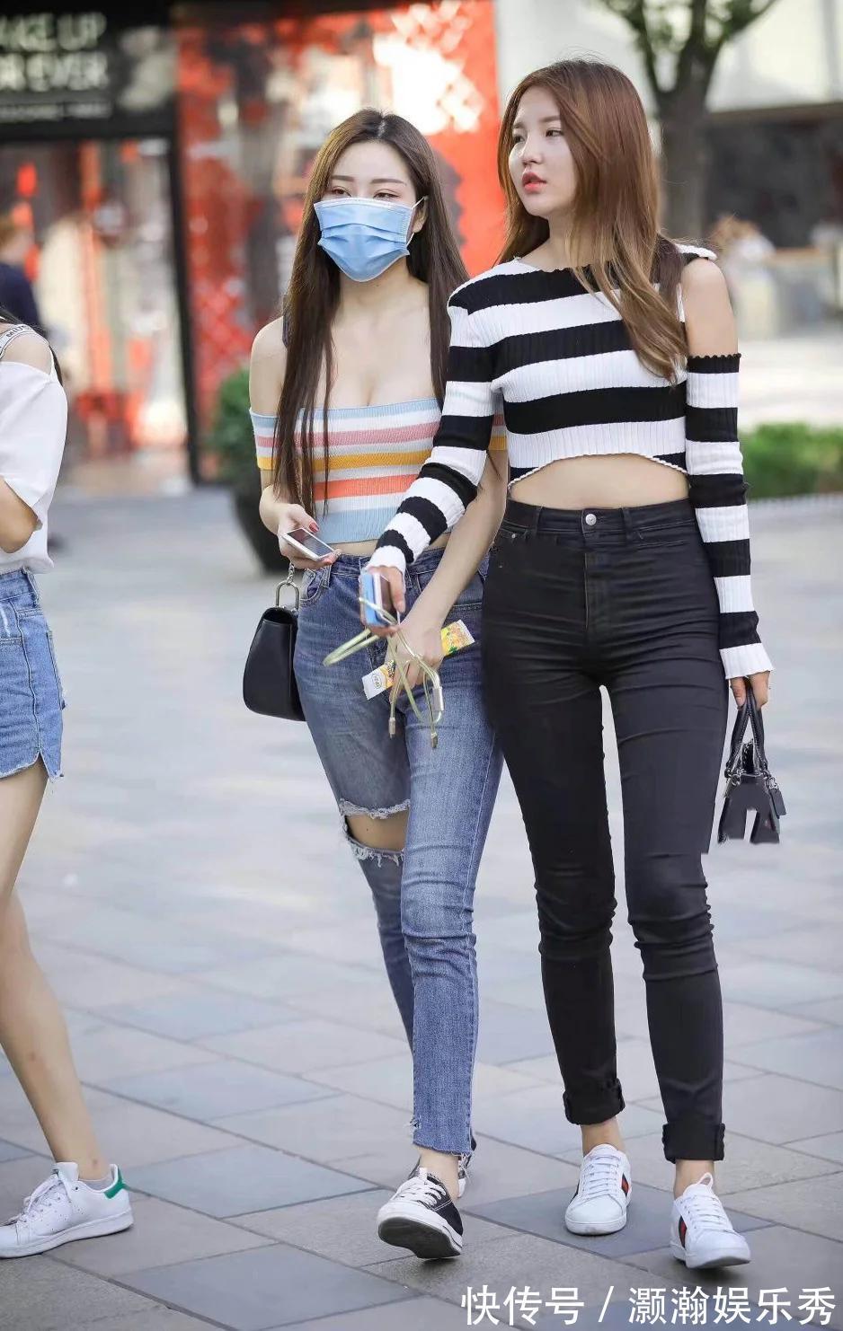体恤|针织衫体恤搭配紧身牛仔裤，简单的装扮让女人的柔美尽显！