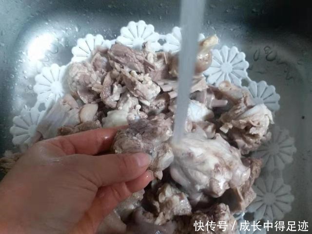几个步骤去除羊肉膻味,肉质软嫩鲜香,放心吃肉不怕胖,特别下饭