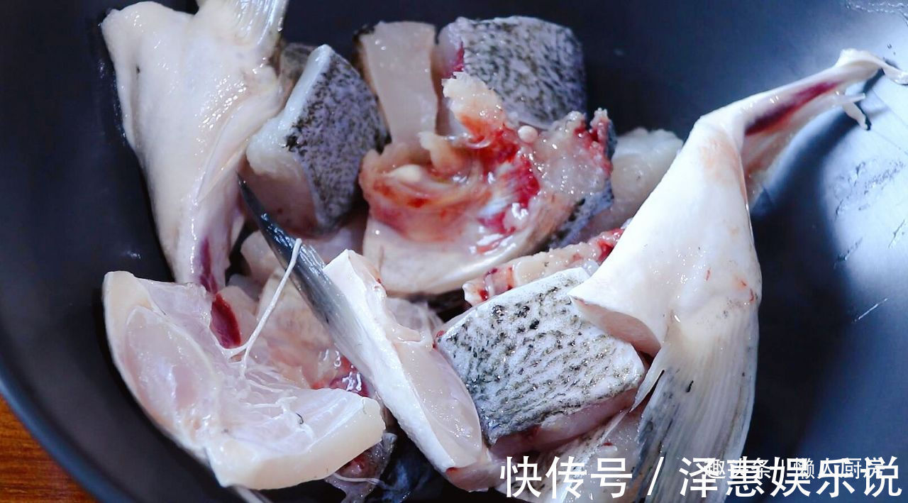 这是豆腐鱼头的快手做法，豆腐不油煎，鱼头不红烧，蒸一下就好了