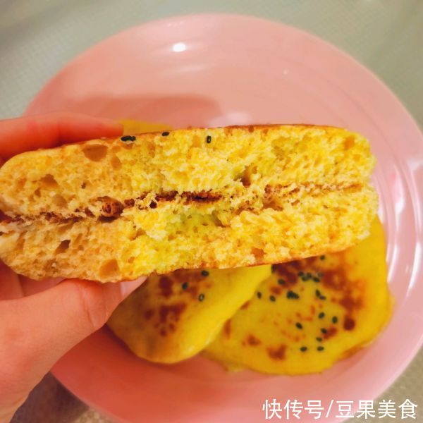  粗粮细作发面玉米小饼