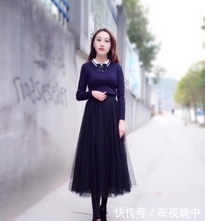 白皙|街拍:白皙靓丽性感的妹子,搭配有致给人非常轻松的感觉!