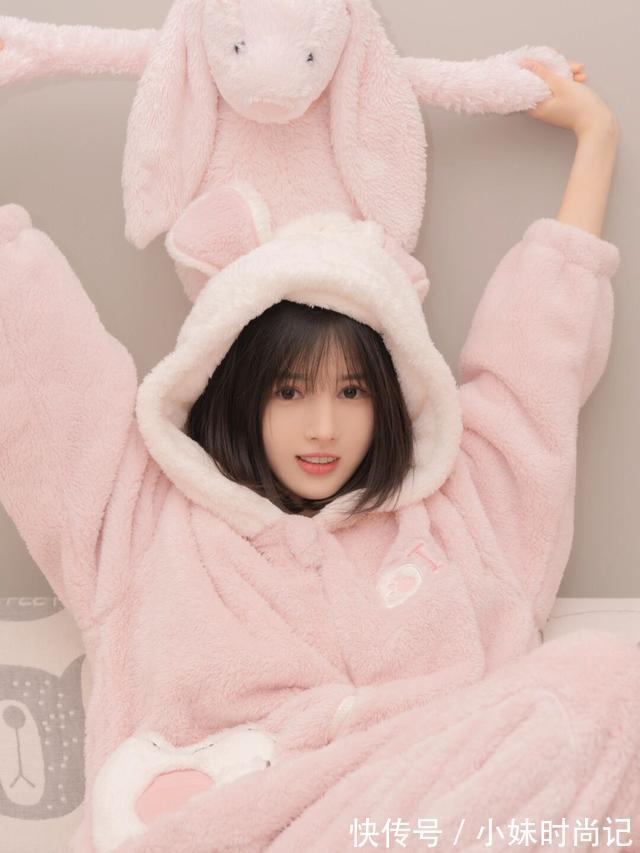 少女心 可爱版粉色棉质睡衣穿在漂亮美女身上,更加有少女心,让人喜欢