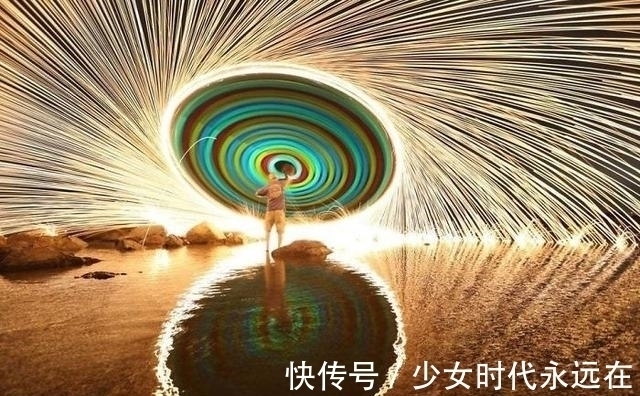 照片$30张“活久未见”的照片:被闪电击中的木头,好像一副国画