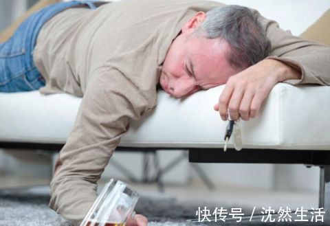肝脏|喝酒时,若出现4个迹象,预示着肝硬化或已来报道