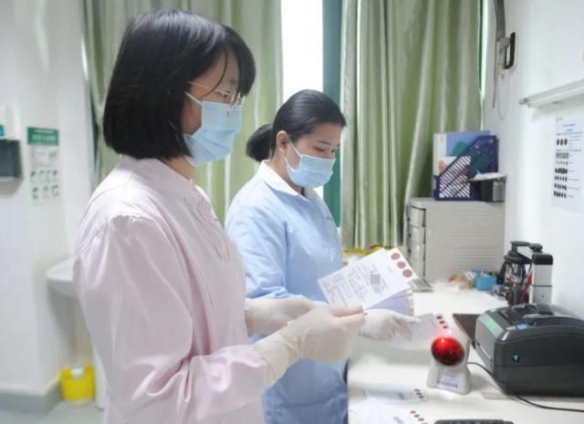 家人|产检时让医生不耐烦的询问,准妈妈和家人却很关心,你问过哪个?