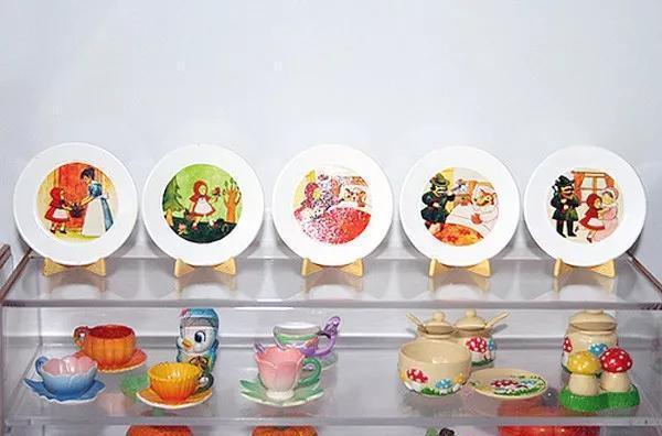 她把家里的破盘子改造成景观盆栽,不花一分钱