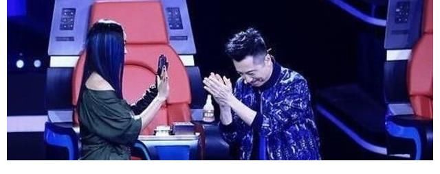 情非得已|《好聲音2021》看到那英語無倫次后，我更想念哈林了，他無可替代