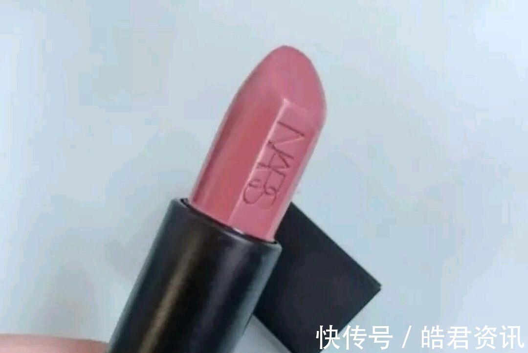黄皮 黄皮女生千万不能选这几支口红,不但显黑还显老,快看看手里有吗
