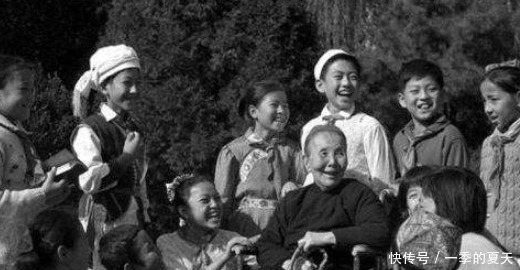 孙子怒骂奶奶“教子无方”,顺带教训了老爹,得知真相后令人心酸!