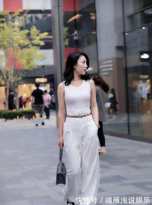 身段 美女脚上搭配一双小高跟鞋,穿起来更加的显高,非常的性感