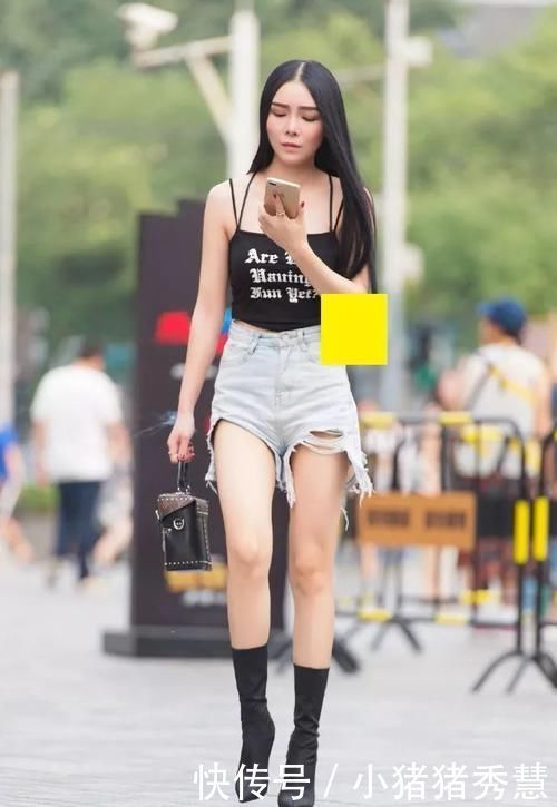 身姿|路人街拍中分黑长直的小姐姐,清凉个性,凸显迷人身姿