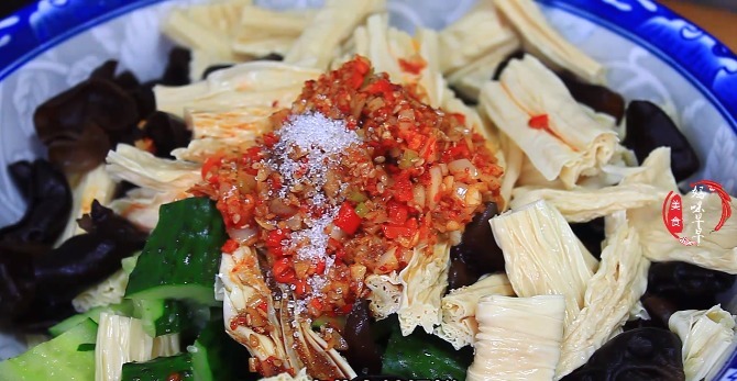 凉拌黄瓜，别直接加醋和生抽，记住“2211”，保证又脆又香还入味