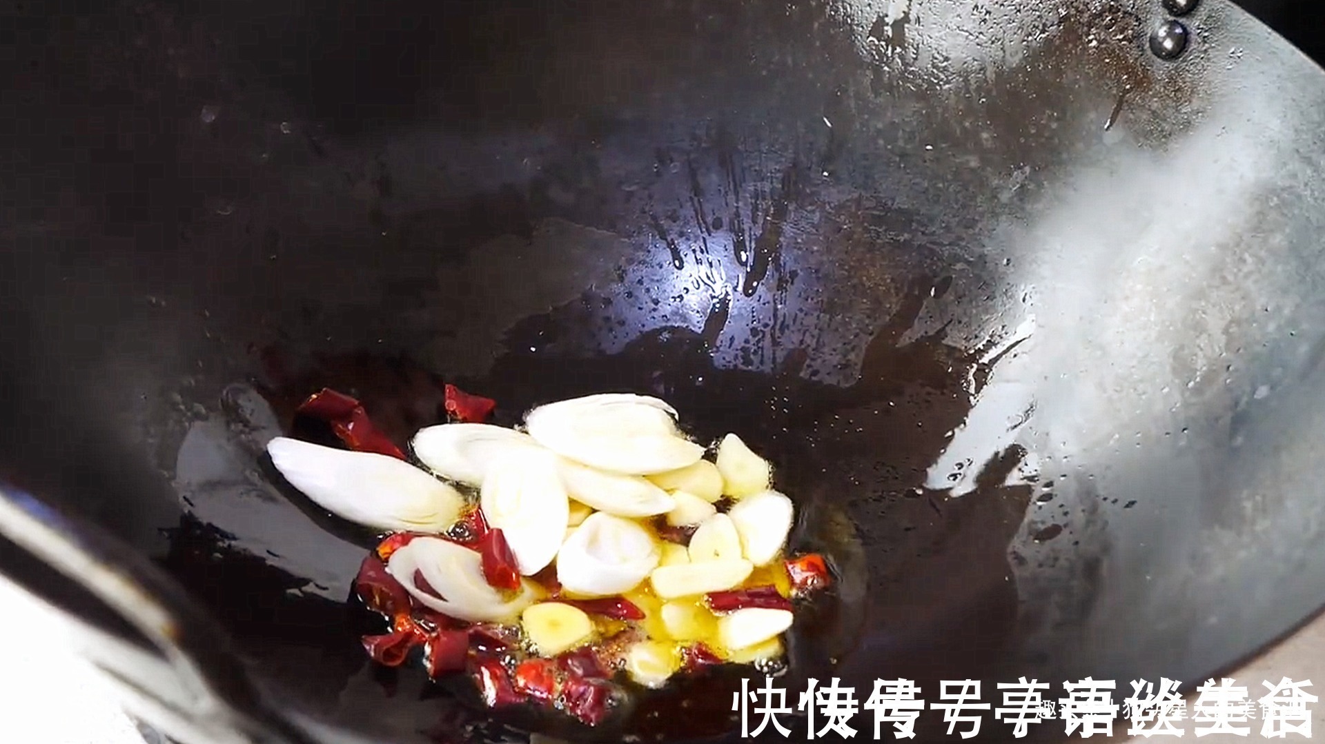 凉拌菜|2张豆腐皮,1把粉条,入锅加水一煮,鲜香味美,出锅连汤汁都不剩