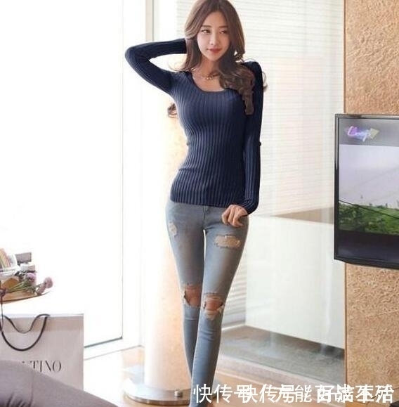 版型 女神穿搭：甜美百搭的牛仔裤美女，展现自然匀称美！
