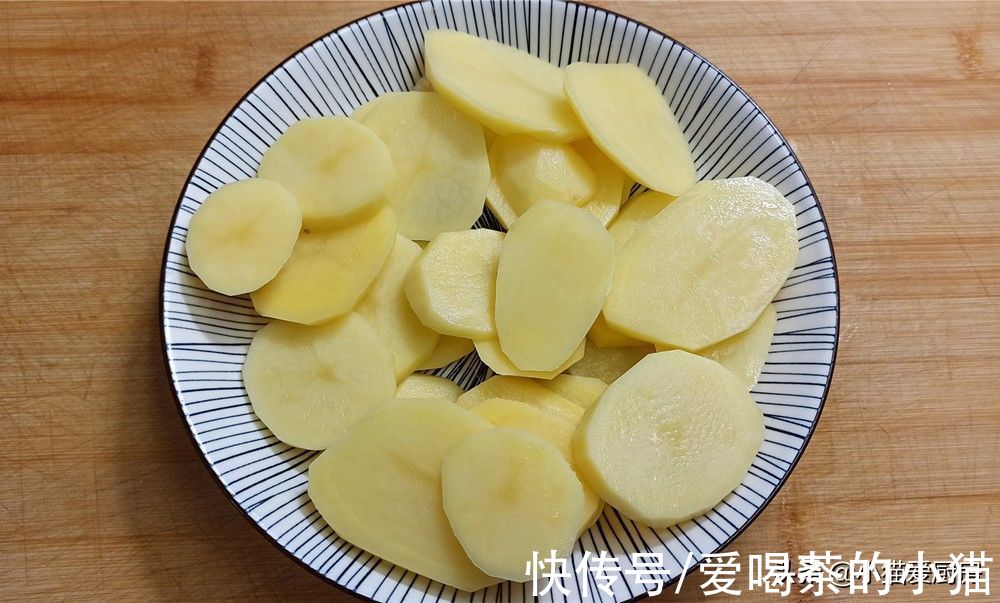 土豆这样做孩子可以吃掉一大盘，外酥里糯特别美味，好吃又简单