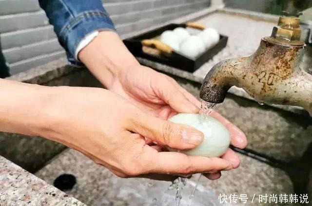 央视报道过一戳就流油的海鸭蛋,这流出来的“油”能吃吗