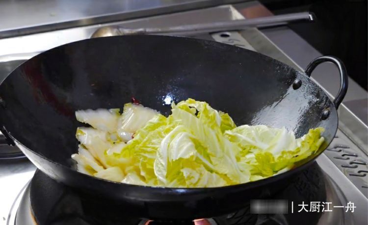 炒醋溜白菜,白菜最忌直接下锅,教你正确做法,脆嫩入味不出水