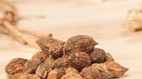 鸡内金|4种蔬菜是“伤胃冠军”,吃得越多,胃病越重,劝你早早撤下餐桌