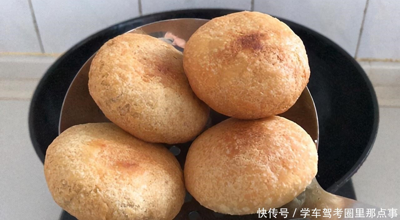 豆沙|开水里加一碗面粉，搅一搅，搓一搓，一会就做出一锅小点心