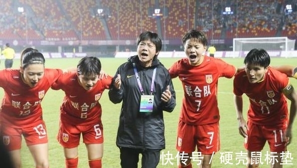 水庆霞|女足主帅真有精英气质,穿运动装潇洒霸气,看得出平时多低调